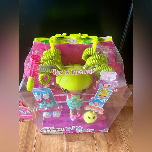 Lalaloopsy Pix E. Flutters Green Silly Hair Doll *Retired* - Picture 2 of 7